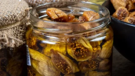 فوائد التين المجفف مع زيت الزيتون الكثيرة للجسم والقيمة الغذائية للتين المجفف مع زيت الزيتون