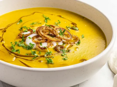 فوائد شوربة العدس الكثيرة للجسم والقيمة الغذائية لشوربة العدس