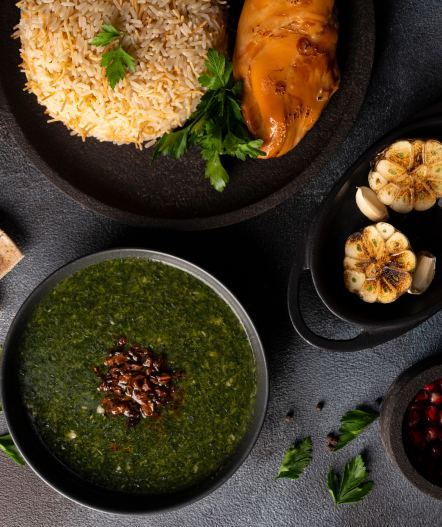 ملوخية بالدجاج وطريقة تحضيرها بكل سهولة