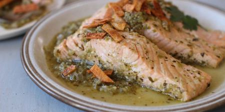 طريقة عمل سلمون مشوي بالمقادير والتتبلية الصحيحة