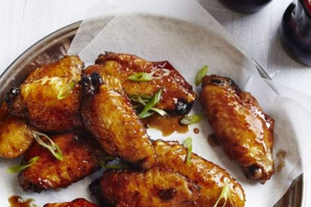 صلصة تتبيلة أجنحة الدجاج اللذيذة بالخطوات والمقادير