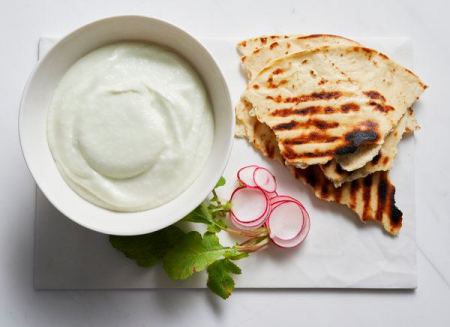 طريقة عمل الثومية بالنشا مع المقادير الصحيحة