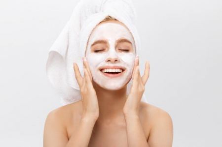 ماسك لتفتيح البشرة بكل سهولة في المنزل